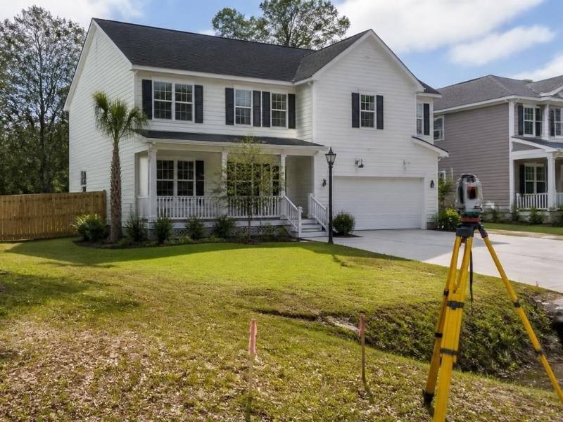 Loan closing survey in Savannah GA showing property boundaries, home improvements, and lot details during real estate financing